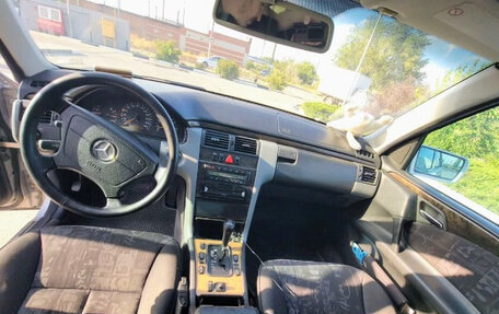 Mercedes-Benz E-Класс, 1998 год, 400 000 рублей, 6 фотография