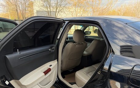 Chrysler 300C II, 2005 год, 1 150 000 рублей, 14 фотография