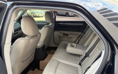 Chrysler 300C II, 2005 год, 1 150 000 рублей, 15 фотография