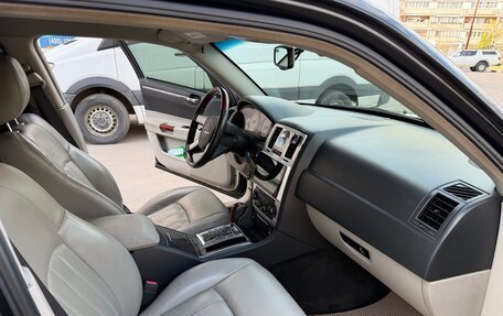 Chrysler 300C II, 2005 год, 1 150 000 рублей, 17 фотография
