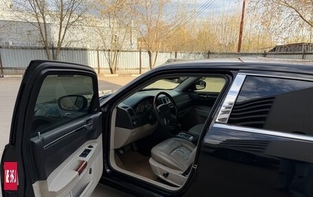 Chrysler 300C II, 2005 год, 1 150 000 рублей, 10 фотография