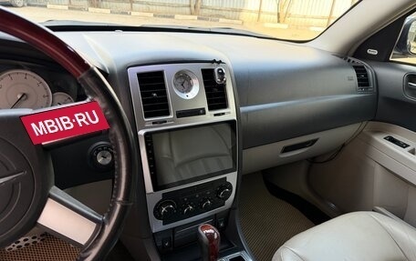Chrysler 300C II, 2005 год, 1 150 000 рублей, 12 фотография