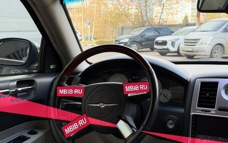 Chrysler 300C II, 2005 год, 1 150 000 рублей, 22 фотография