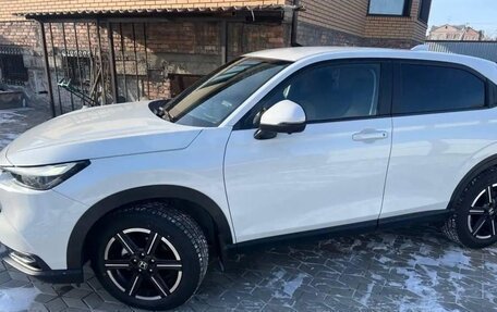Honda Vezel, 2023 год, 1 849 000 рублей, 2 фотография