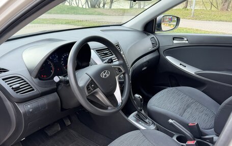 Hyundai Solaris II рестайлинг, 2015 год, 890 000 рублей, 3 фотография