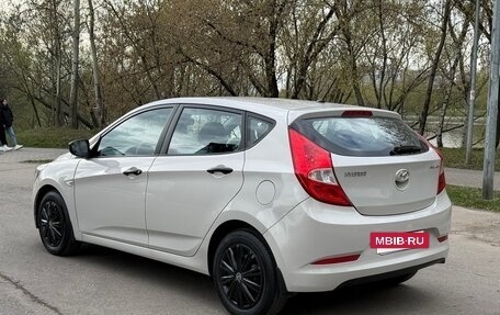 Hyundai Solaris II рестайлинг, 2015 год, 890 000 рублей, 2 фотография