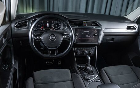 Volkswagen Tiguan II, 2018 год, 2 800 000 рублей, 6 фотография