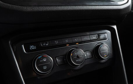 Volkswagen Tiguan II, 2018 год, 2 800 000 рублей, 16 фотография