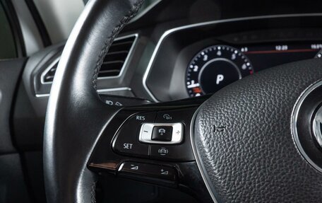 Volkswagen Tiguan II, 2018 год, 2 800 000 рублей, 19 фотография