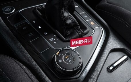 Volkswagen Tiguan II, 2018 год, 2 800 000 рублей, 17 фотография