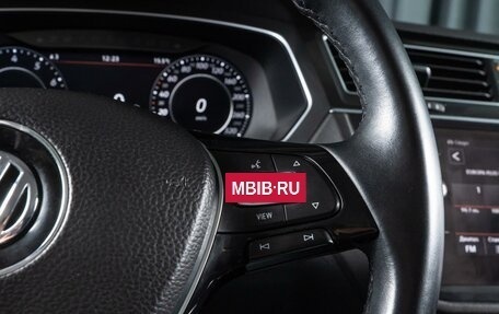 Volkswagen Tiguan II, 2018 год, 2 800 000 рублей, 20 фотография