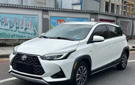 Toyota Yaris XP150 рестайлинг, 2023 год, 998 000 рублей, 1 фотография