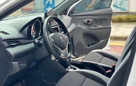 Toyota Yaris XP150 рестайлинг, 2023 год, 998 000 рублей, 10 фотография