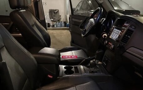 Mitsubishi Pajero IV, 2013 год, 2 290 000 рублей, 24 фотография