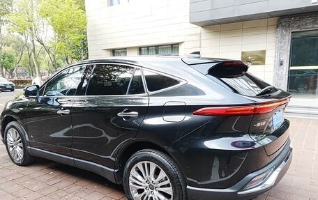 Toyota Harrier, 2022 год, 3 820 000 рублей, 3 фотография