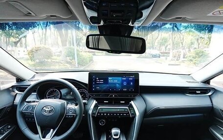 Toyota Harrier, 2022 год, 3 820 000 рублей, 6 фотография