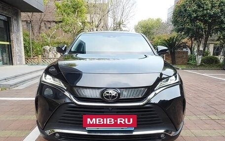 Toyota Harrier, 2022 год, 3 820 000 рублей, 2 фотография