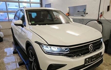 Volkswagen Tiguan II, 2022 год, 2 292 000 рублей, 1 фотография