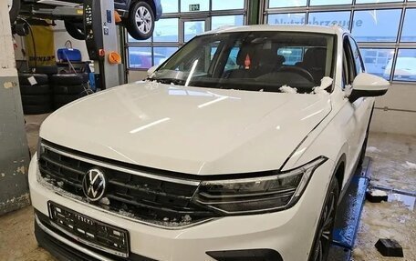 Volkswagen Tiguan II, 2022 год, 2 292 000 рублей, 3 фотография