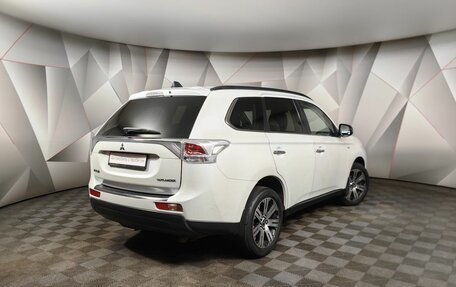 Mitsubishi Outlander III рестайлинг 3, 2013 год, 1 799 000 рублей, 2 фотография