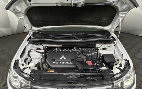 Mitsubishi Outlander III рестайлинг 3, 2013 год, 1 799 000 рублей, 11 фотография