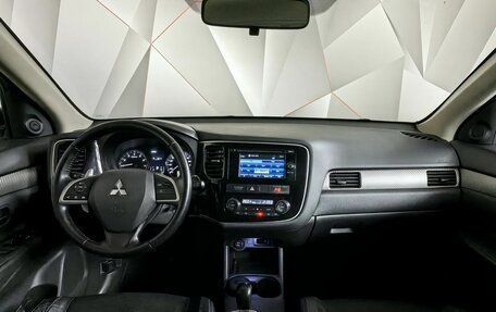 Mitsubishi Outlander III рестайлинг 3, 2013 год, 1 799 000 рублей, 14 фотография