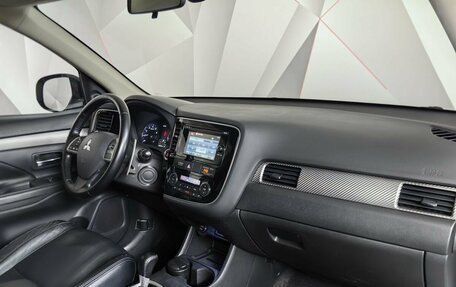Mitsubishi Outlander III рестайлинг 3, 2013 год, 1 799 000 рублей, 13 фотография