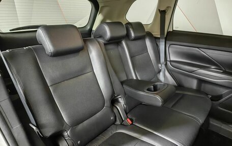 Mitsubishi Outlander III рестайлинг 3, 2013 год, 1 799 000 рублей, 17 фотография