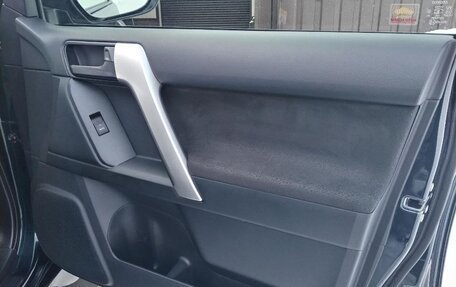 Toyota Land Cruiser Prado 150 рестайлинг 2, 2018 год, 5 900 000 рублей, 8 фотография