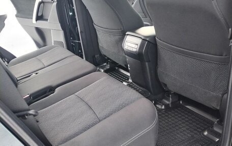 Toyota Land Cruiser Prado 150 рестайлинг 2, 2018 год, 5 900 000 рублей, 9 фотография