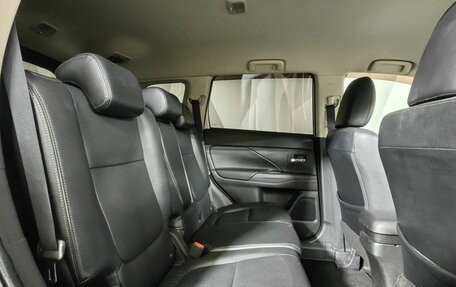 Mitsubishi Outlander III рестайлинг 3, 2014 год, 1 449 000 рублей, 16 фотография