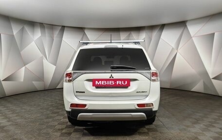 Mitsubishi Outlander III рестайлинг 3, 2014 год, 1 449 000 рублей, 8 фотография