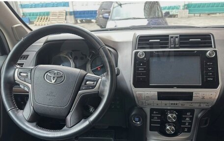 Toyota Land Cruiser Prado 150 рестайлинг 2, 2018 год, 5 600 000 рублей, 2 фотография