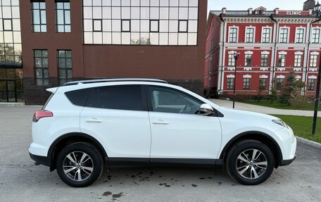Toyota RAV4, 2017 год, 2 680 000 рублей, 5 фотография
