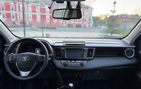 Toyota RAV4, 2017 год, 2 680 000 рублей, 12 фотография