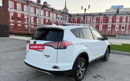 Toyota RAV4, 2017 год, 2 680 000 рублей, 6 фотография