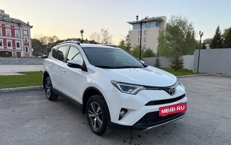 Toyota RAV4, 2017 год, 2 680 000 рублей, 4 фотография