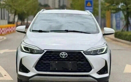 Toyota Yaris XP150 рестайлинг, 2022 год, 1 010 000 рублей, 2 фотография