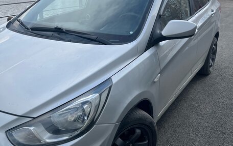 Hyundai Solaris II рестайлинг, 2011 год, 630 000 рублей, 2 фотография