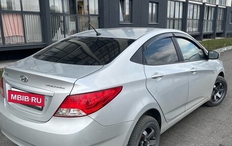 Hyundai Solaris II рестайлинг, 2011 год, 630 000 рублей, 5 фотография
