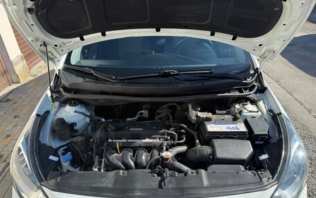 Hyundai Solaris II рестайлинг, 2013 год, 1 030 000 рублей, 12 фотография