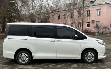 Toyota Noah III, 2016 год, 2 150 000 рублей, 4 фотография