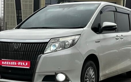 Toyota Noah III, 2016 год, 2 150 000 рублей, 2 фотография