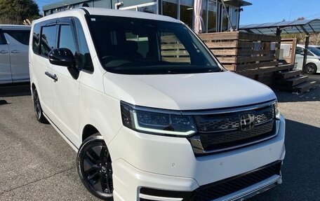 Honda Stepwgn, 2022 год, 2 150 000 рублей, 1 фотография