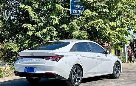 Hyundai Elantra, 2021 год, 1 050 000 рублей, 2 фотография