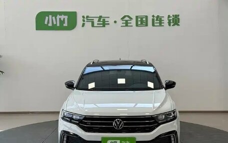 Volkswagen T-Roc I, 2023 год, 2 150 000 рублей, 2 фотография