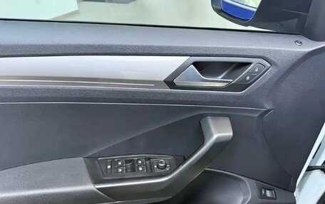 Volkswagen T-Roc I, 2023 год, 2 150 000 рублей, 21 фотография