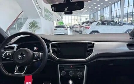 Volkswagen T-Roc I, 2023 год, 2 150 000 рублей, 11 фотография