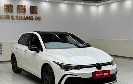 Volkswagen Golf VIII, 2023 год, 1 970 000 рублей, 2 фотография