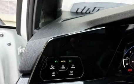 Volkswagen Golf VIII, 2023 год, 1 970 000 рублей, 15 фотография